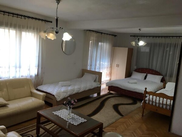 1 室のベッドルーム、WiFi (無料)