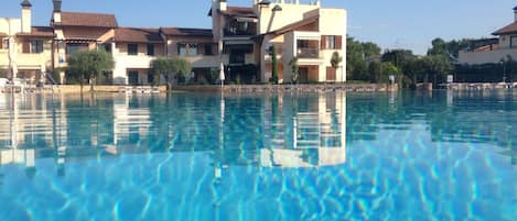 Piscine extérieure (ouverte en saison)