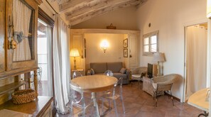 Standard-Apartment, 1 Schlafzimmer, Poolblick | Wohnbereich