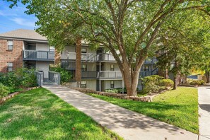 Exterior - Fall into our Branson Condo 2/2! Golf, pool, lake! (Branson)