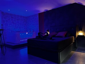 1 bedroom, free WiFi, bed sheets - Love Room Avec Jacuzzi (Le Val-d'Ajol)