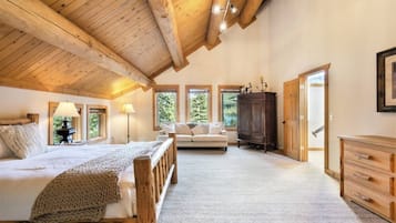 5 slaapkamers, een bureau, een strijkplank/strijkijzer, reisbedje