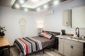 1 chambre, fer et planche à repasser, Wi-Fi, draps fournis