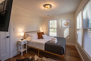 2 bedrooms, free WiFi, bed sheets - Cozy 2 BR, 2 BA Cottage in Downtown Dahlonega! (Dahlonega)