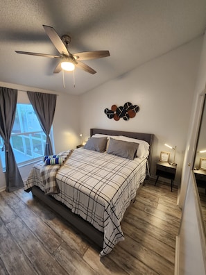 3 bedrooms, iron/ironing board, travel cot, free WiFi - Family-Friendly Home close to Theme Parks (Kissimmee)