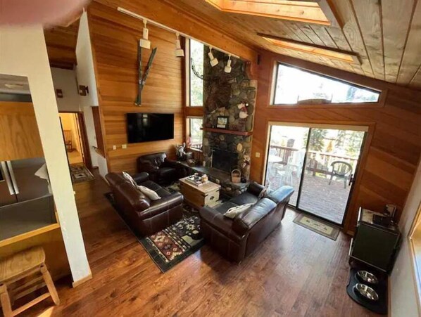 Smart TV, fireplace, video games - Stunning 3-Bed 2 Bath Cabin with Loft @ Northstar (Truckee)