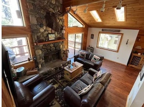Smart TV, fireplace, video games - Stunning 3-Bed 2 Bath Cabin with Loft @ Northstar (Truckee)