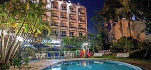 Outdoor pool - Edifício Ponte Hercílio Luz (Florianópolis)