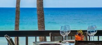 Updated Top floor condo, Oceanfront, private beach