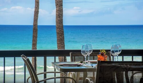 Updated Top floor condo, Oceanfront, private beach