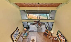 Smart TV - Updated Top floor condo, Oceanfront, private beach (Napili-Honokowai)