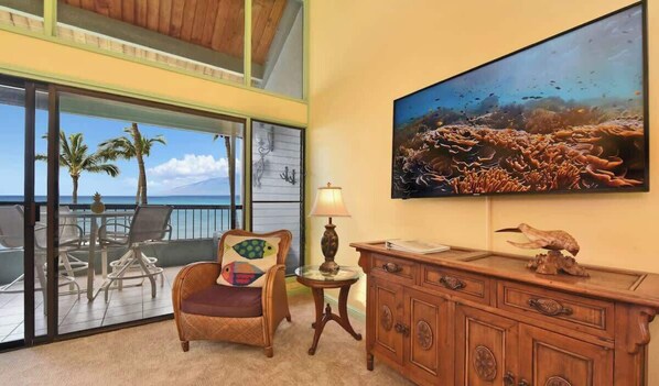 Smart TV - Updated Top floor condo, Oceanfront, private beach (Napili-Honokowai)