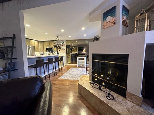 Contemporary Condo in the Heart of Midtown - 30-day min. stay - Hidden Gem!  