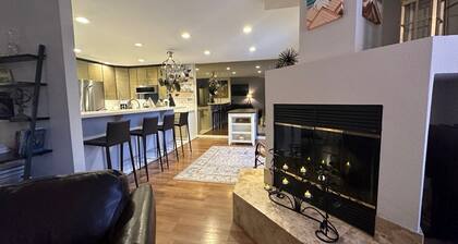 Contemporary Condo in the Heart of Midtown - 30-day min. stay - Hidden Gem!