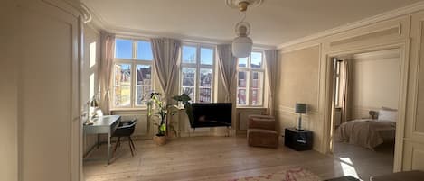 3 bedrooms, desk, iron/ironing board, WiFi
