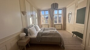 3 bedrooms, desk, iron/ironing board, WiFi