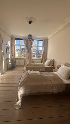 3 bedrooms, desk, iron/ironing board, WiFi - Carolina's apartments - The Square (København)