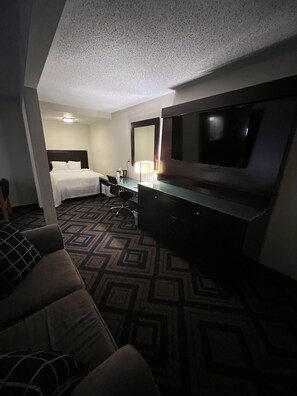 Desk, laptop workspace, blackout curtains, iron/ironing board - The Patch Lodge (Warroad)