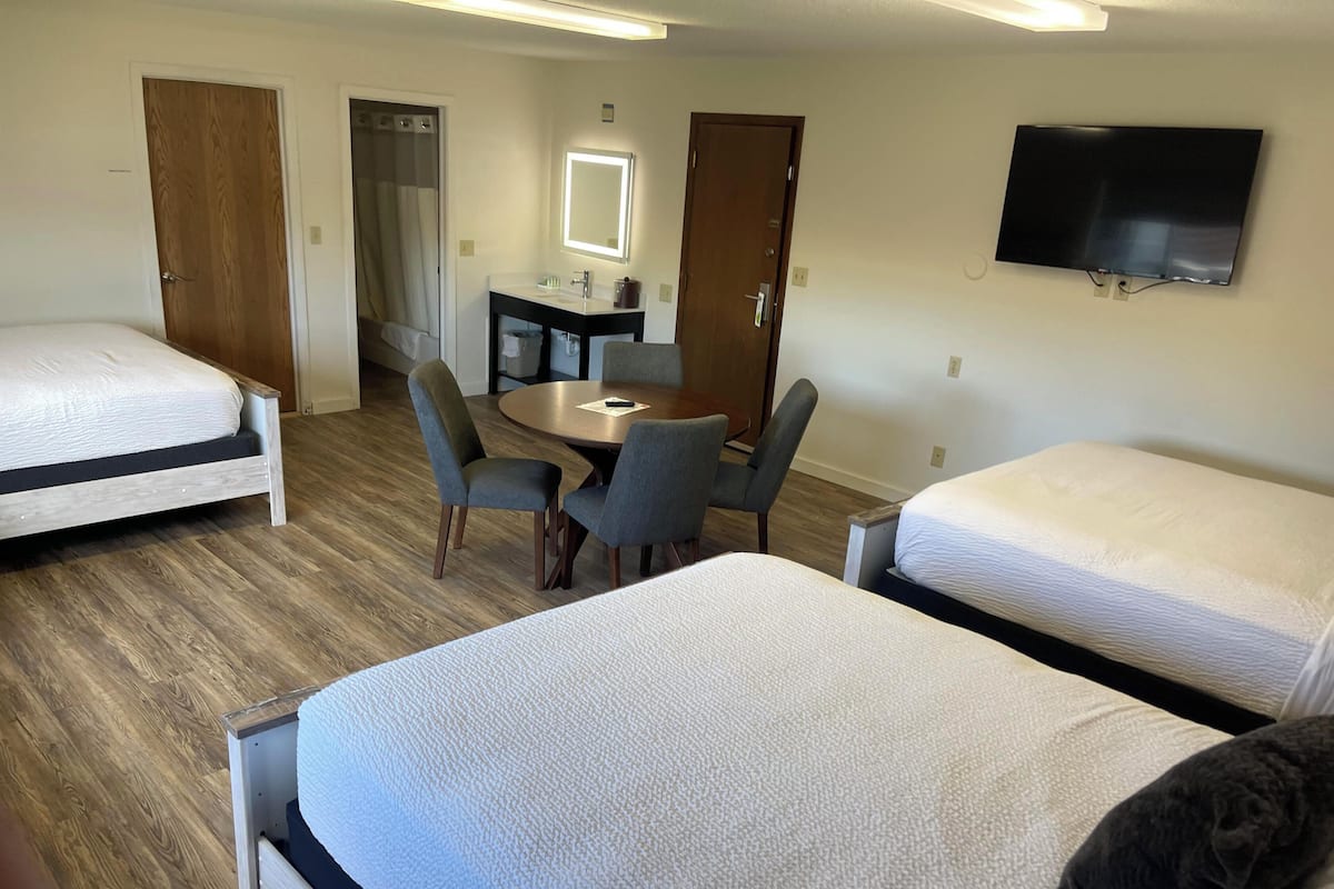 Deluxe Room 3 Queen Beds | 1 bedroom, desk, laptop workspace, blackout drapes