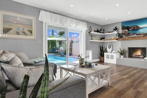 Smart-TV, Kamin, DVD-Player, Stereoanlage