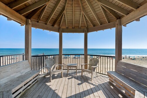 OBX Beachfront Condo / Indoor Pool and Hot Tub / Pet Friendly
