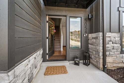 Modern Mountain Escape R5054|Snowbasin Ski Getaway