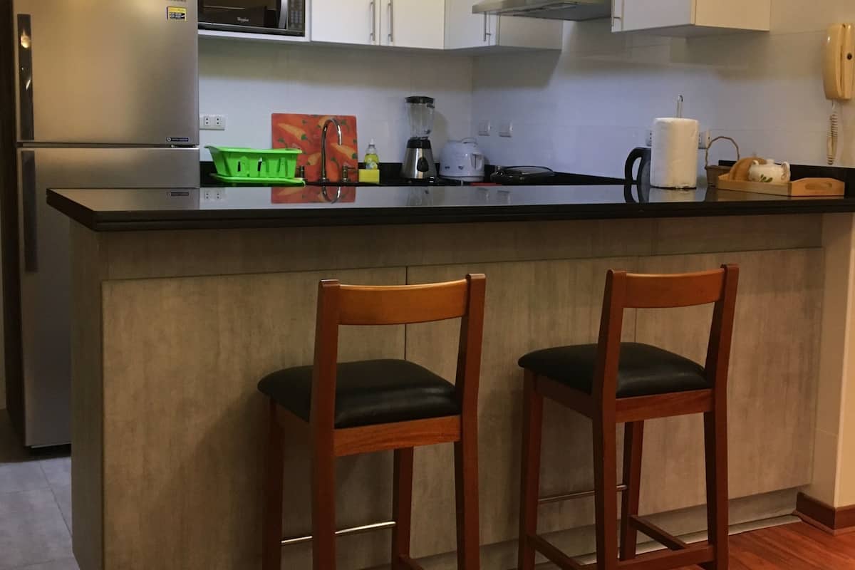 Loft ejecutivo, 1 cama de matrimonio con sofá cama, baño privado, vistas a la ciudad | Comedor