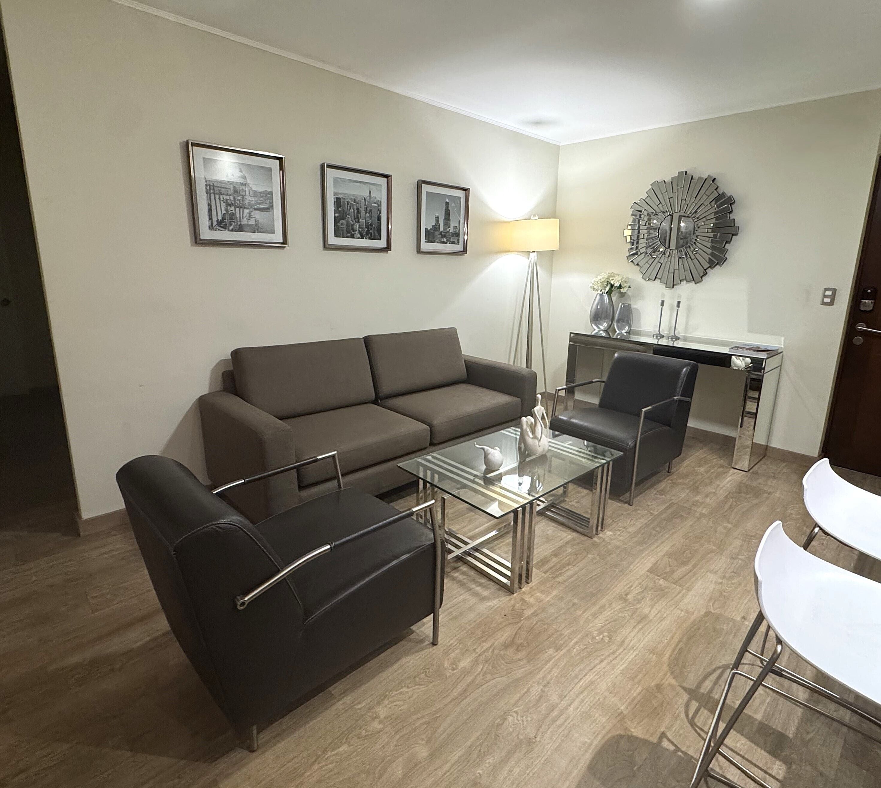 Appartamento Premium | Area soggiorno | Smart TV 55 pollici con canali via cavo