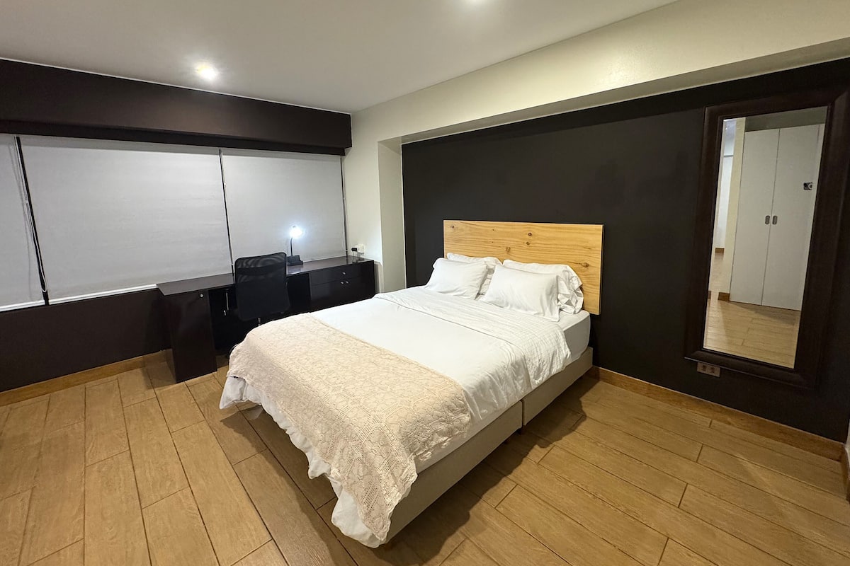 Business Apartment | Egyptian cotton sheets, premium bedding, down comforters, desk