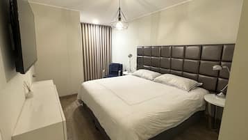 Premium Apartment | Egyptian cotton sheets, premium bedding, down comforters, desk