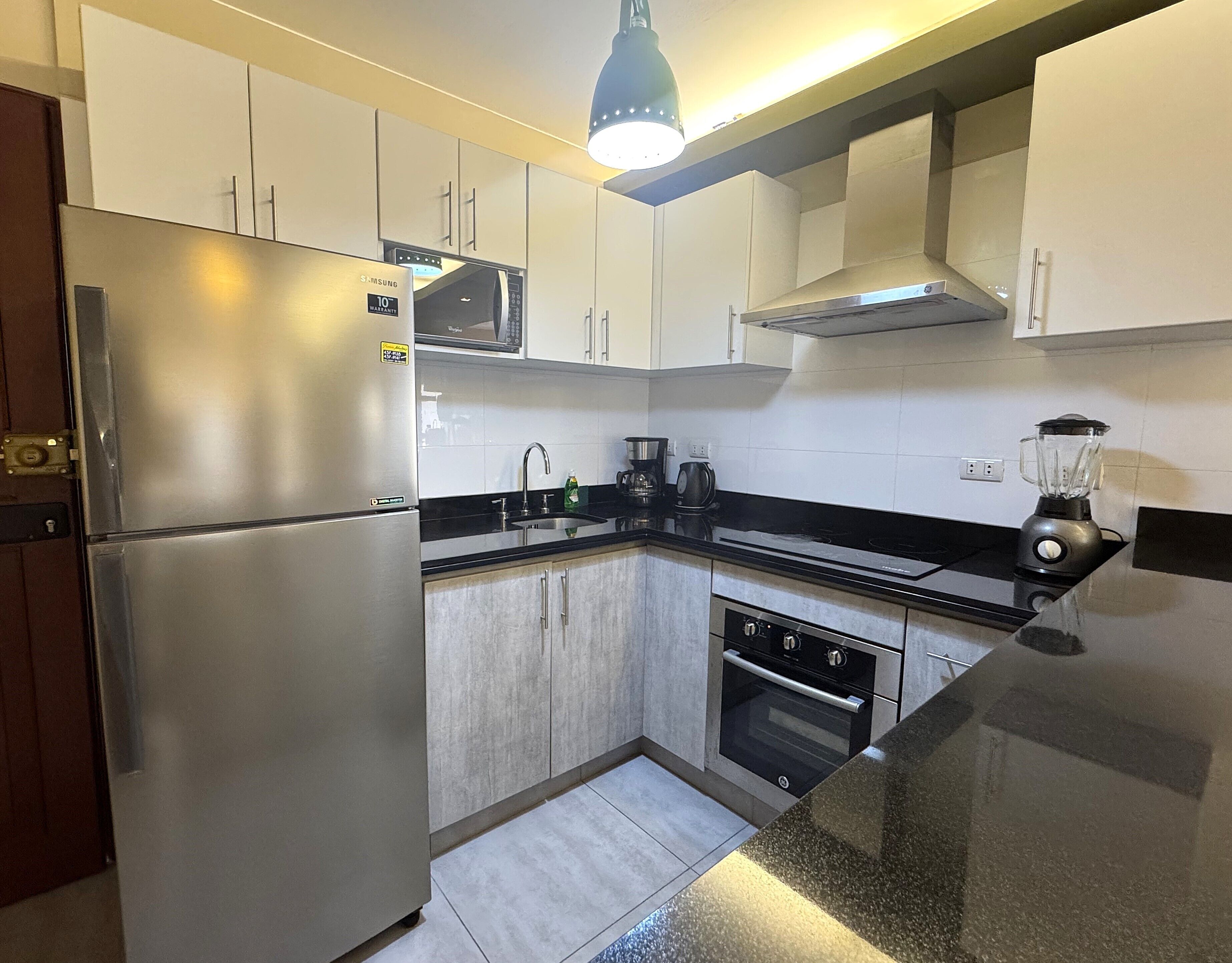 行政复式房, 1 张大床和 1 张沙发床, 独立浴室, 城市景观 | 私人厨房 | 冰箱、微波炉、炉灶、茶具/咖啡用具