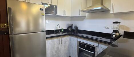 Loft Exécutif, 1 grand lit et 1 canapé-lit, salle de bains attenante, vue ville | Cuisine privée