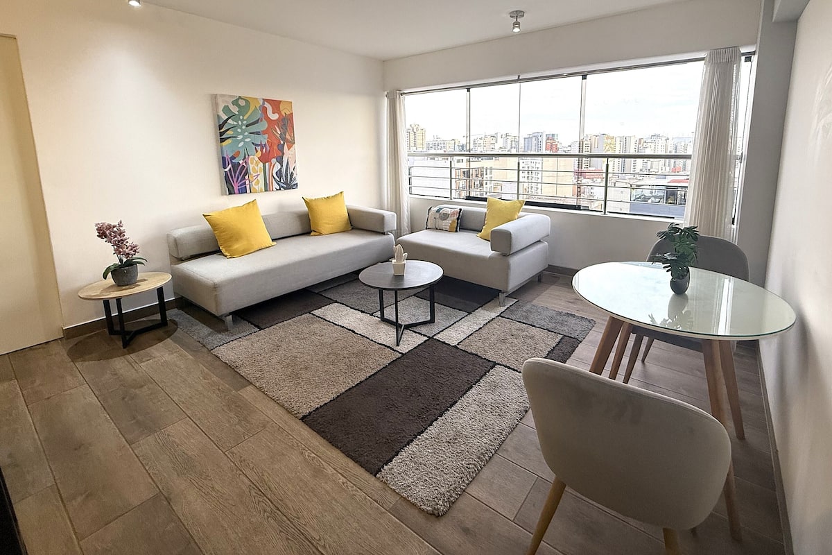 Executive Apartment, 1 Bedroom, Executive Level | Living area | 55-inch Smart TV with cable channels