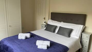 2 bedrooms, iron/ironing board, free WiFi, bed sheets