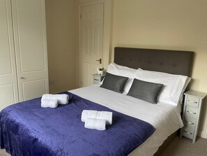2 chambres, fer et planche à repasser, Wi-Fi gratuit, draps fournis