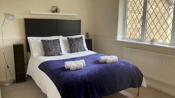 2 bedrooms, iron/ironing board, free WiFi, bed sheets