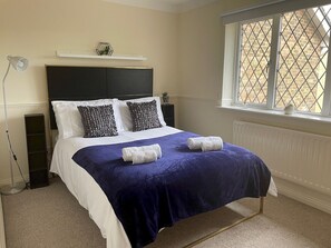 2 bedrooms, iron/ironing board, free WiFi, bed sheets - Cosy 2BR Home in Walton - Pass the Keys (Walton)