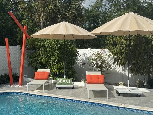 Outdoor pool, a heated pool - Peaceful quiet relaxing pet friendly close to Wilton Manors. (Fort Lauderdale)