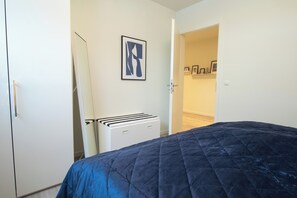 2 bedrooms, iron/ironing board, travel cot, free WiFi