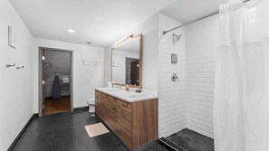 Shower, hair dryer, towels - Skyline View 3BR Loft | Pool + Valet Parking (Dallas)