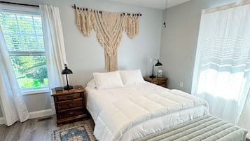 2 bedrooms, iron/ironing board, free WiFi, bed sheets