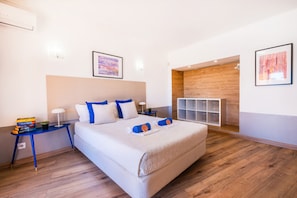 5 bedrooms, iron/ironing board, free WiFi
