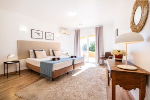 5 habitaciones, tabla de planchar con plancha y wifi gratis