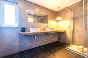 Shower, hair dryer - Exclusive villa heatable pool and BBQ (Albufeira)