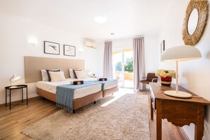 5 bedrooms, iron/ironing board, WiFi (free)