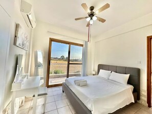 3 habitaciones, tabla de planchar con plancha, cuna de viaje y wifi 