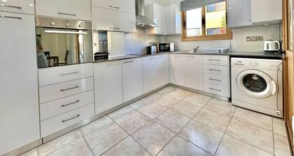 Lovely Pool Villa in Pyla