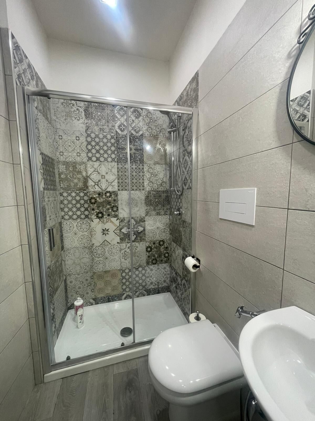 Dusche, Haartrockner, Bidet, Handtücher