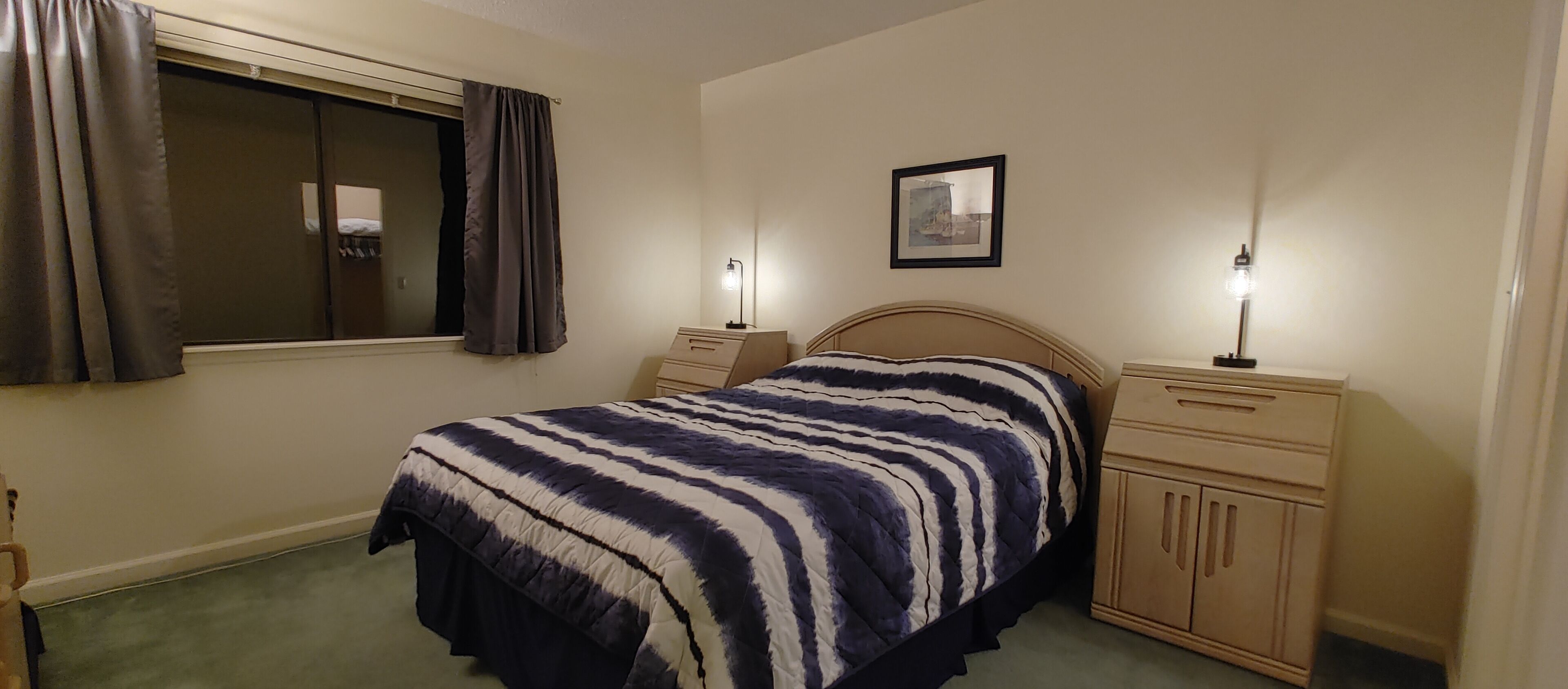 4 bedrooms, desk, WiFi (free), bed sheets