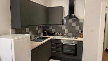 Apartment | Eigene Küche | Kühlschrank, Mikrowelle, Ofen, Herdplatte